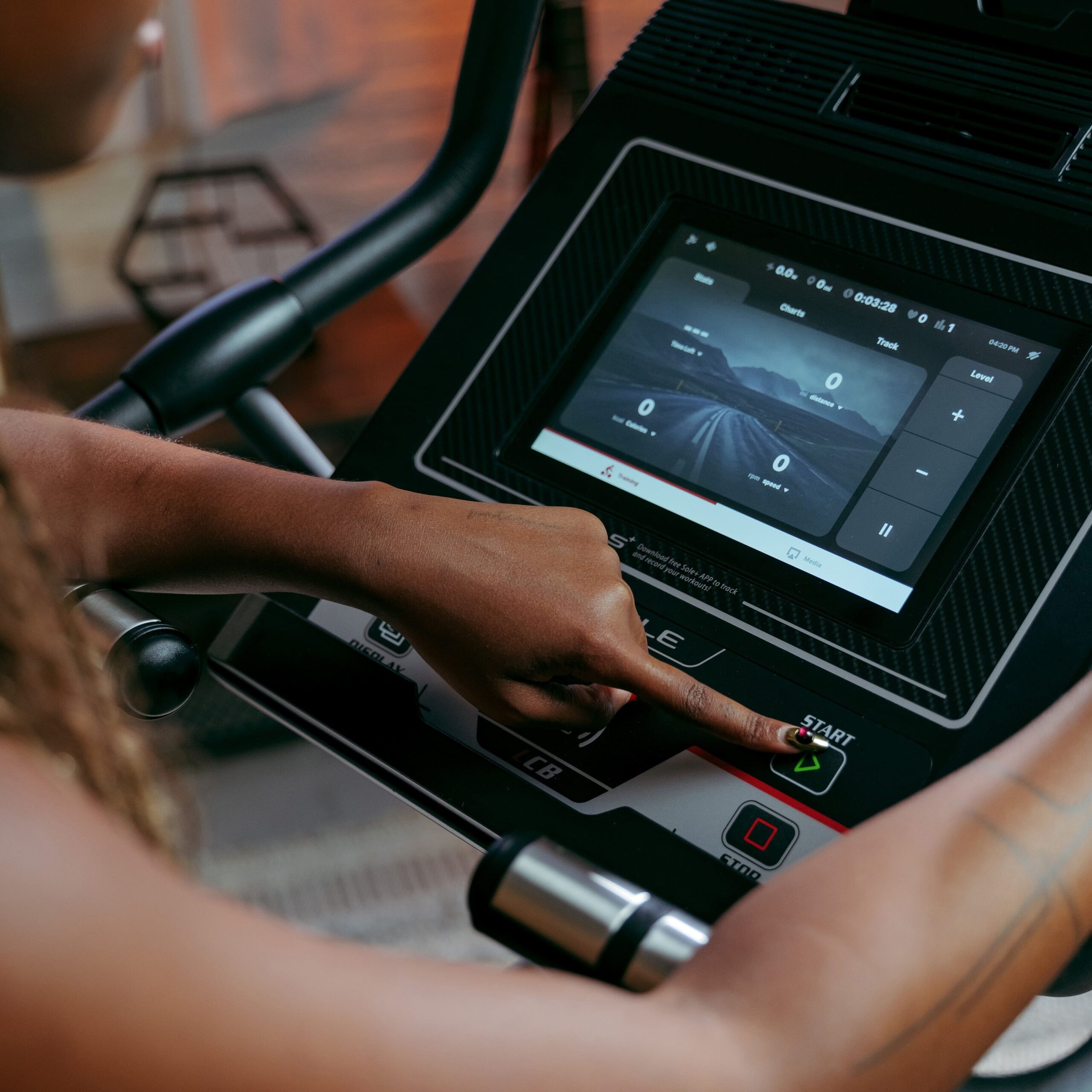 Sole Fitness Light Commercial Upright Bike with 10.1 Inches Touchscreen - Image 4